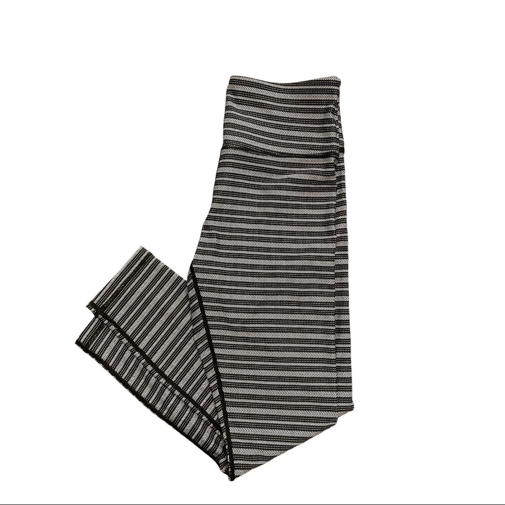 Zyia Leggings Size 4 Womens Black Aztec Adrenaline Hi-Rise 23”‎ Inseam Small